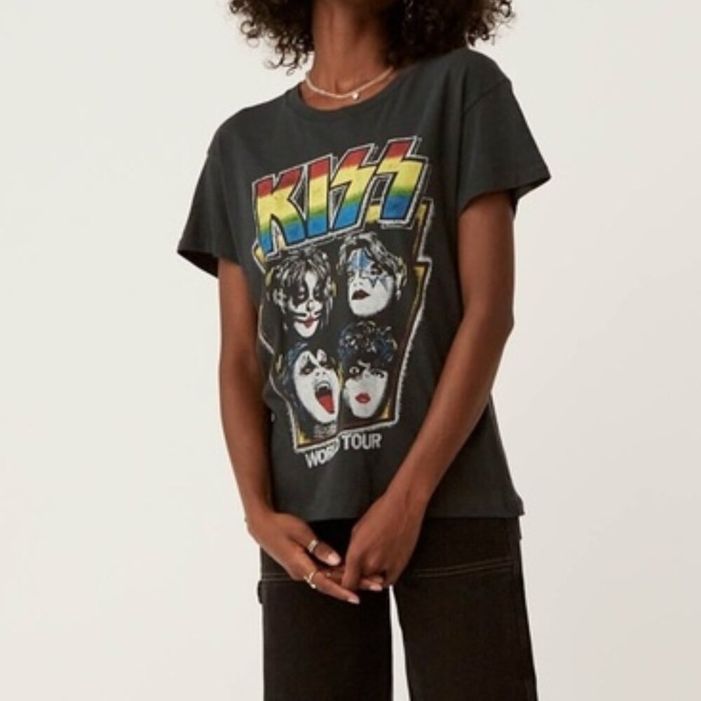 Daydreamer Kiss Forever Tour Graphic Tee L
